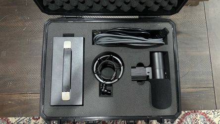 Warm Audio WA-8000 Tube Condenser Microphone