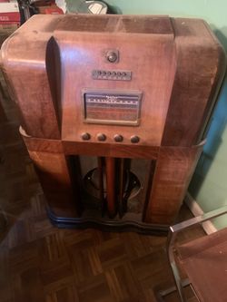 Vintage Spartan radio