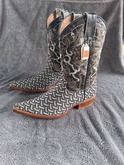 Lady's Fashion Boots. Size 6. New. $140.