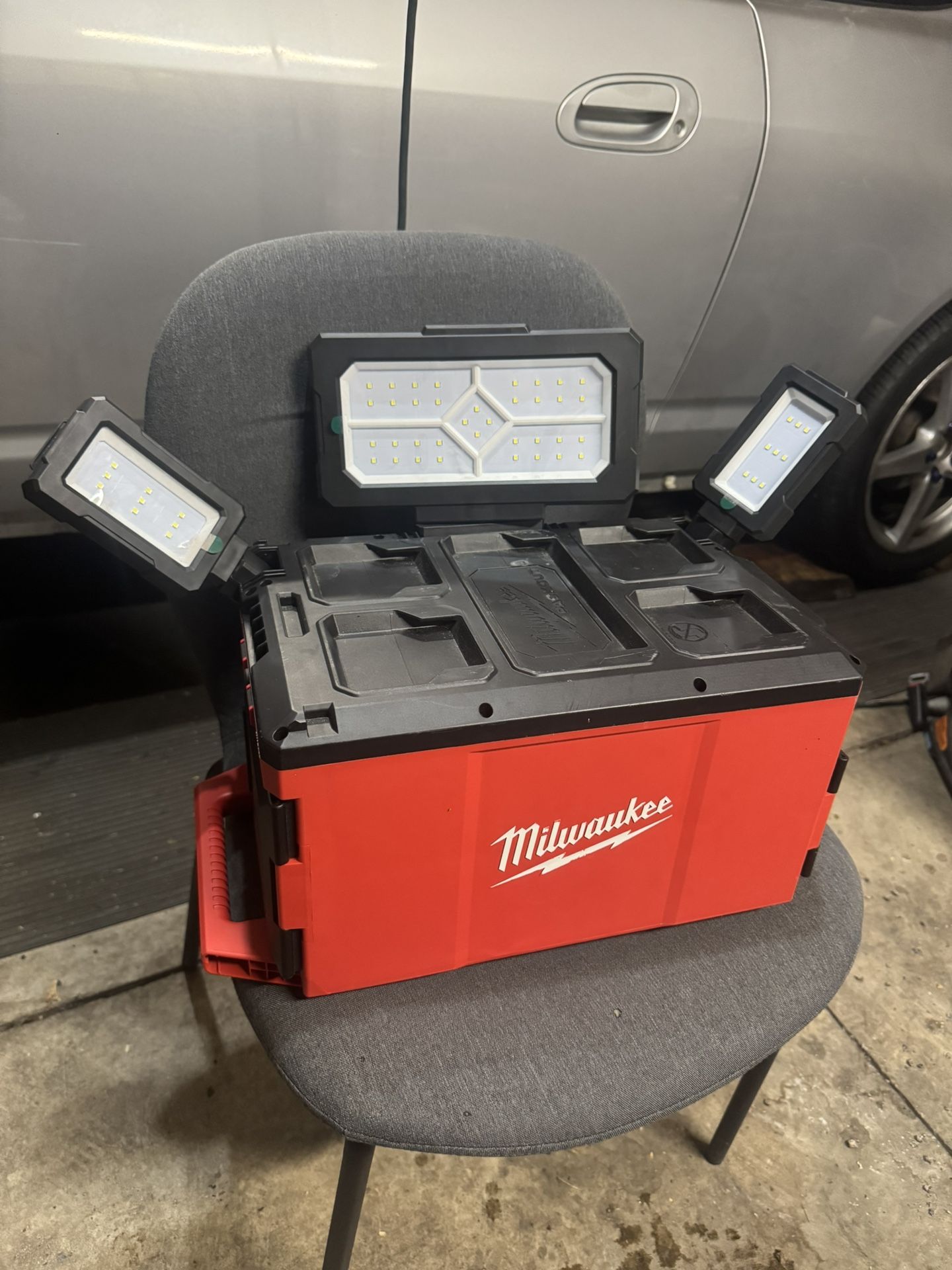 Milwaukee Pack out Light 