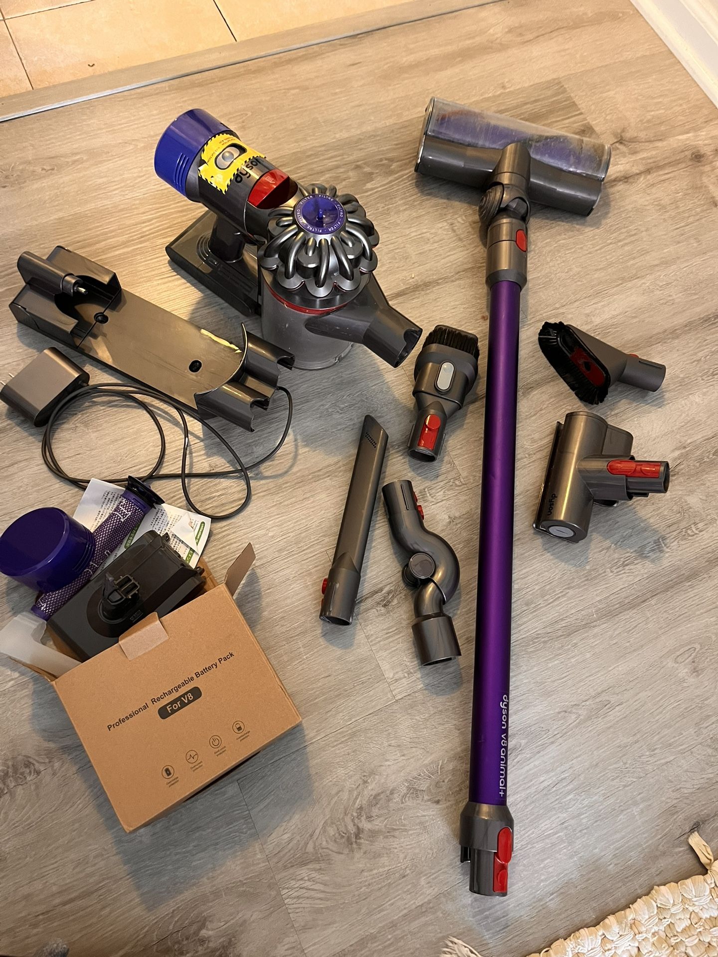 Dyson V8 Vacuum With Charger and all Accessories