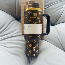 Brand new 40oz. Quencher H2.0 Flowstate Tumbler new Chocolate BROWN .