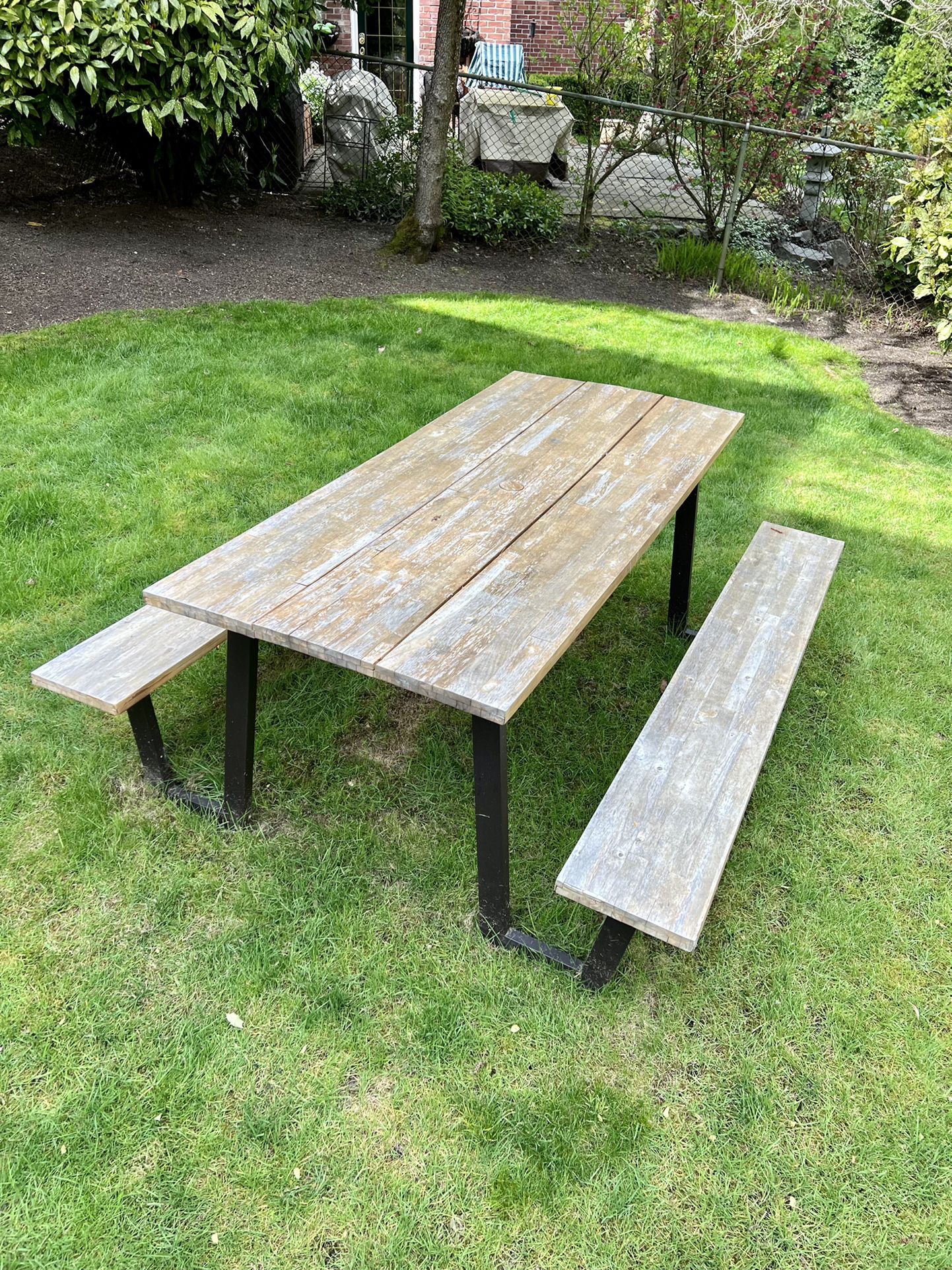 Picknick Table With 2 Benches 
