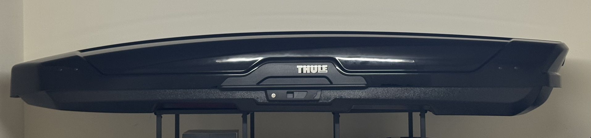 Thule Motion XT Alpine Ski Roof Mounted Cargo Box Black Glossy 84.5"Thule Motion XT Alpine Ski Roof Mounted Cargo Box Black Glossy 84.5"