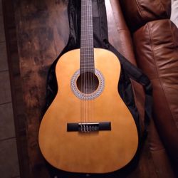 Acoustic Nylon String Guitar 3/4 Size (Mint Condition, New, Upgraded Padded/Waterproof Gig Bag) 