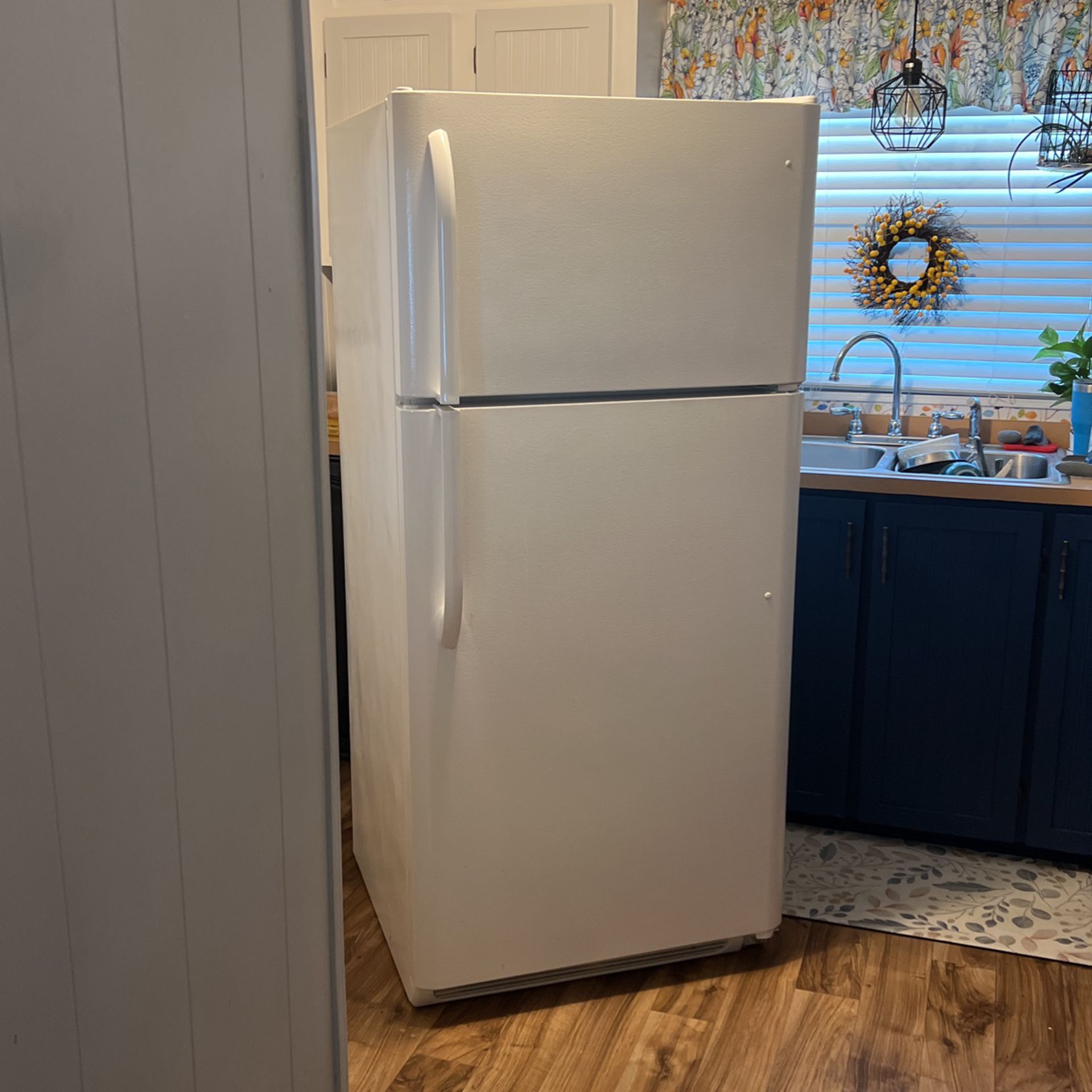 Refrigerator White 