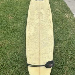 9‘0“ Surfboard , too wet suits and soft racks