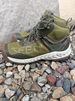 NEW Womans KEEN NXIS EVO Mid Waterproof Hiking Boots Olive Birch Sz 9.5