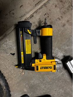 DeWalt 18-Gauge Finishing Nailer