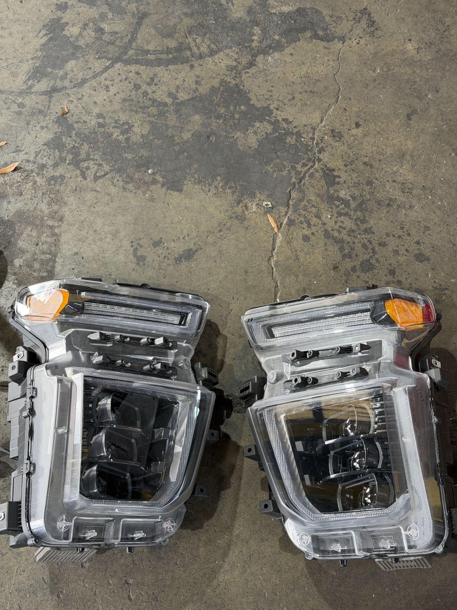 2024 Chevy Silverado 2500HD Front Grill And Headlights