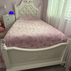 Twin Bed 