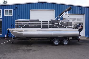 2024 21 Foot Bennington Tritoon 115hp
