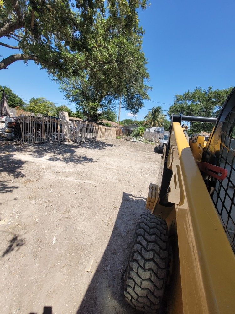 Bobcat  Camion Y Escavadora