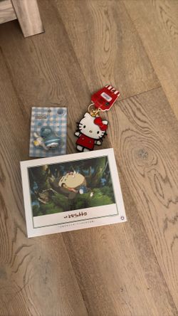 Totoro puzzle, hello kitty keychain, cinnamon roll keychain