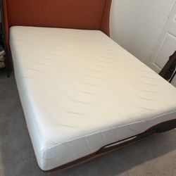 Moving sale: Complete Queen Adjustable Bed with 4” mattress, headboard and remote
