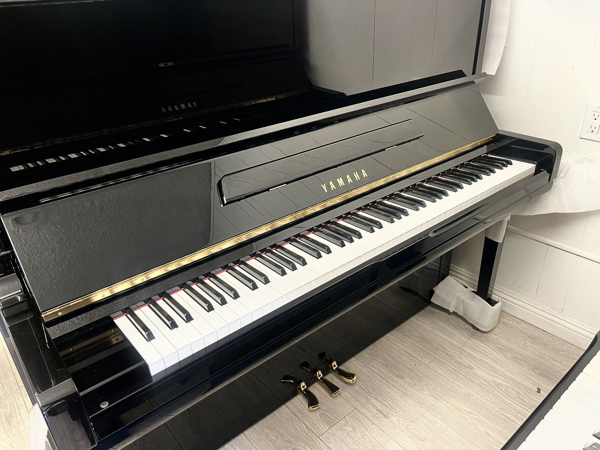 Superb Mint Condition 1995 Yamaha U300 Upright Piano Free Delivery