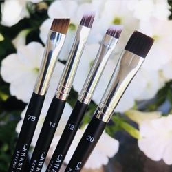 Best Seller💕ANASTASIA Beverly Hills Brush®️💕New & 💯 % Authentic!!  l