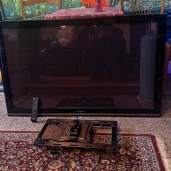 60 inch flatscreen TV by insignia with wall mount bracket all of the above works beautiful