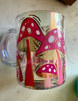 Adorable Irridescent Glass Pink / Gold Mushroom Mug Vibrant glass mug with a pink and gold mushroom pattern. This clear glass vessel has an iridesce