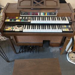 Vintage 1973 Lowrey TLK-25 Organ - A Rare Gem!