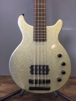 Carlo Robelli 8 String Electric Bass Guitar for Sale in Anaheim CA OfferUp