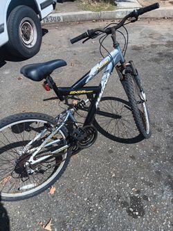!! Adult Bicycle MAGNA  Size 26 in Wheels  in good condition