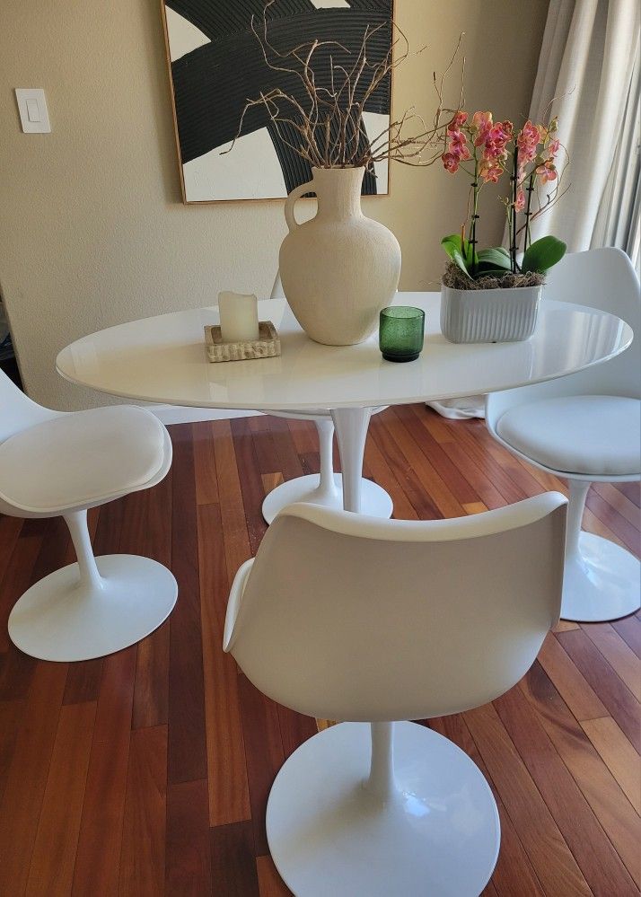 Mid- Century Modern Dining Table And Chairs Set