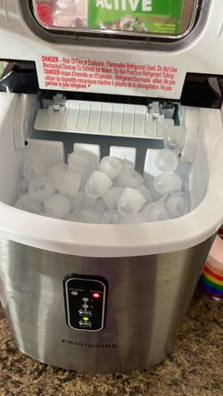 Frigidaire 26lb compact countertop ice maker stainless steel