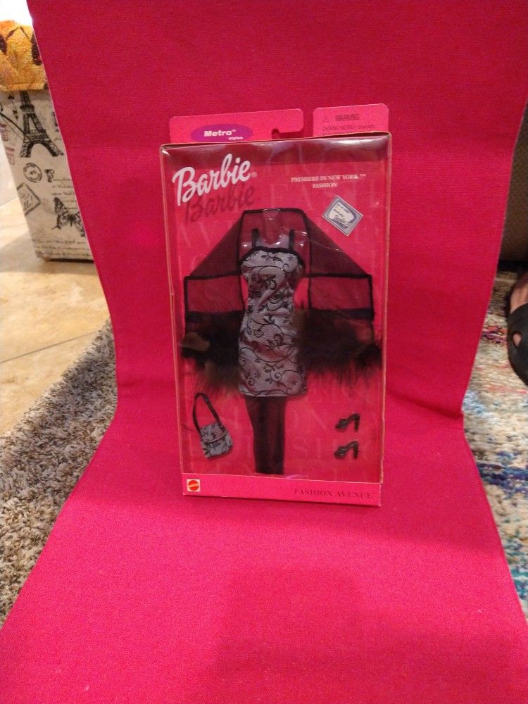 Barbie Fashion Metro Style Dress