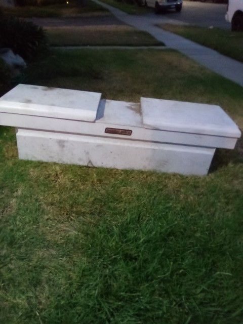 WEATHERGUARD CROSS BOX TOOL BOX