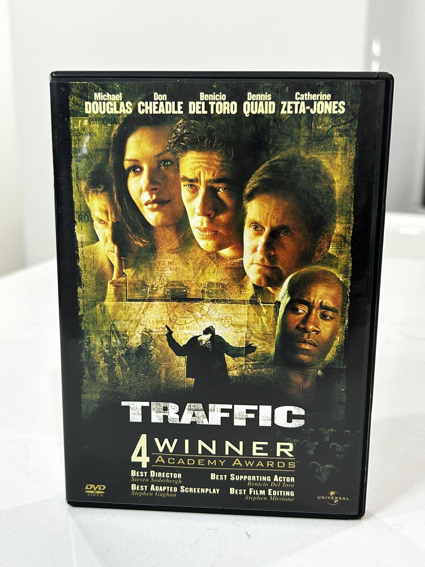 Traffic DVD Michael Douglas Don Cheadle Benicio Del Toro Dennis Quaid Catherine Zeta Jones