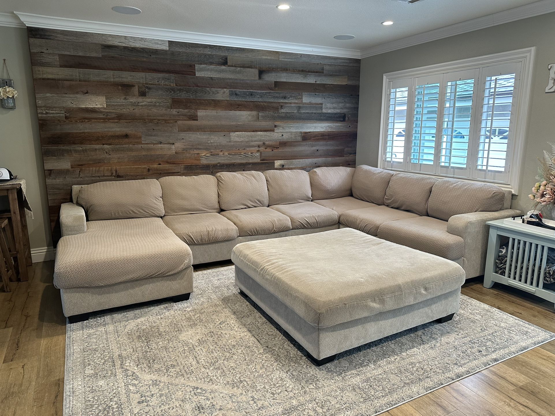 Free 7 Seat Sectional With Chase Lounge And Oversized Ottoman