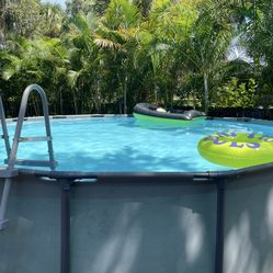 Pool 22 foot/ by 52inch deep