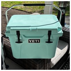 Yeti Roadie 20 Cooker RARE DISCONTINUED