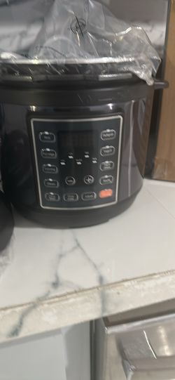 Brand new pressure cooker 3 Qt.