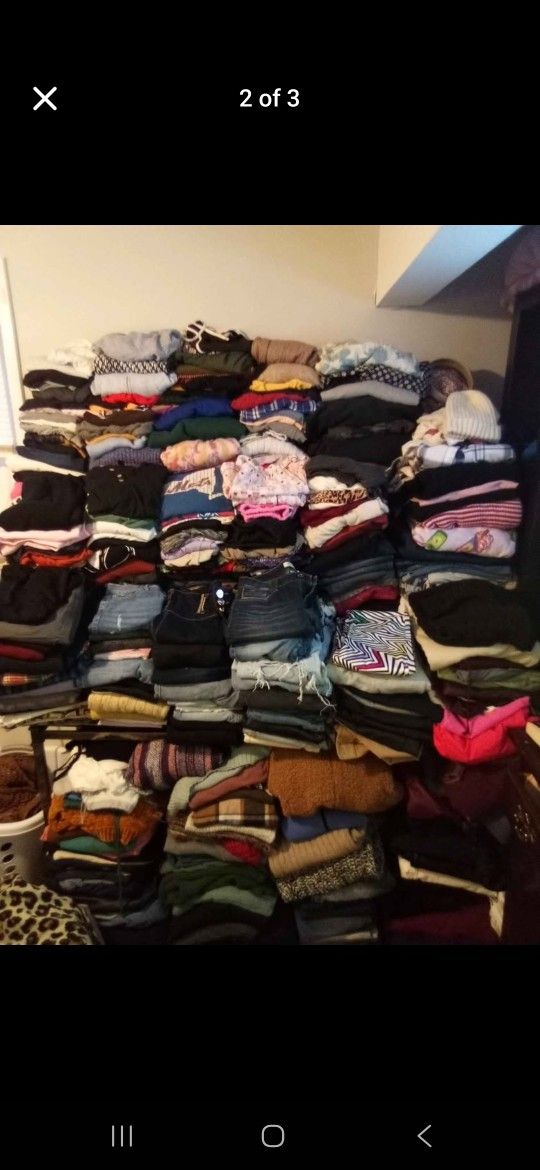 WOMENS CLOTHES! SELLING ENTIRE BUNDLE! PLEASE READ DESCRIPTION!!