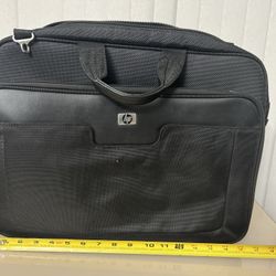 HP Laptop Messenger Black Computer Carrying Case Bag Spares Adjustible Strap Pad.  Used in good condition with normal signs of usage. Bag is very soli