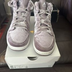 Air Jordan 1 Mid SE