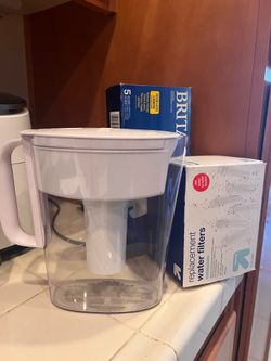 Barely Used Brita Pitcher with New 9 replacement filters