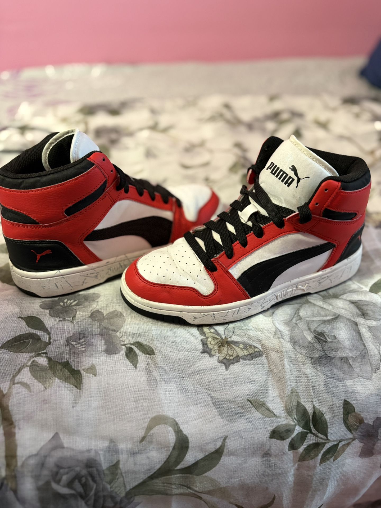 Red & Black PUMA Shoes Size 6.5