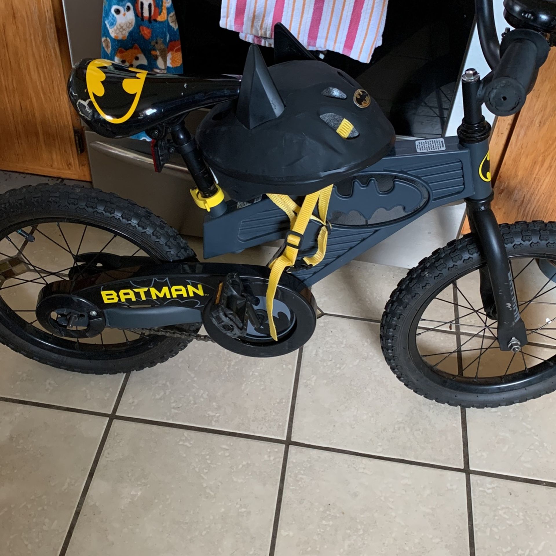16 In Boys Batman Bike