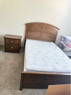 Bedroom set Twin size slightly used like brand new .