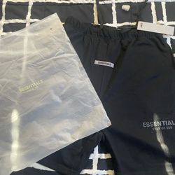 ESSENTIALS SHORTS