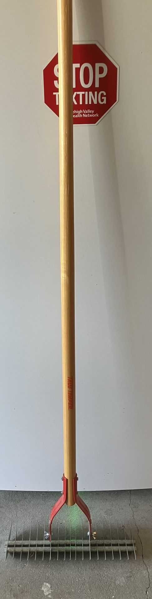 True Temper 15" Adjustable Thatch Rake