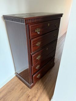 Dresser