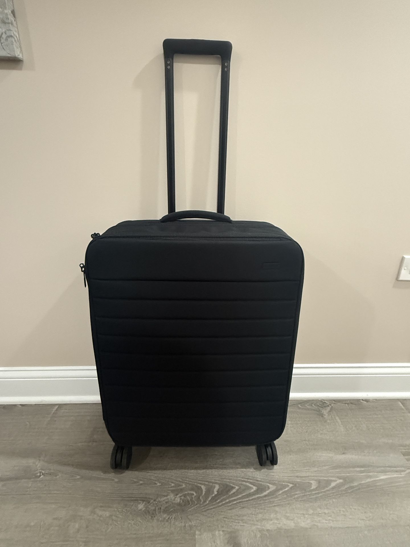 Brand New AWAY Medium Black Expandable Travel Luggage Suitcase Bag