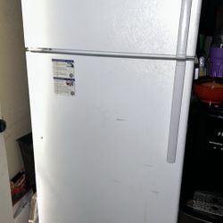 GE Refrigerator ❄️ Ice Cold ❄️ 