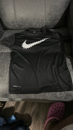 Black boys drifit shirt boys size4/5