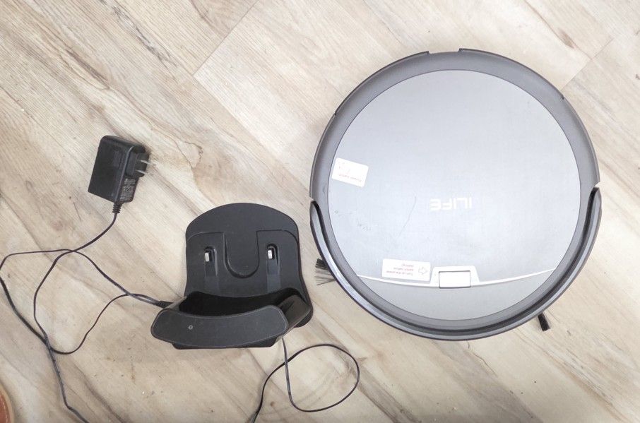 Robovac with charging station