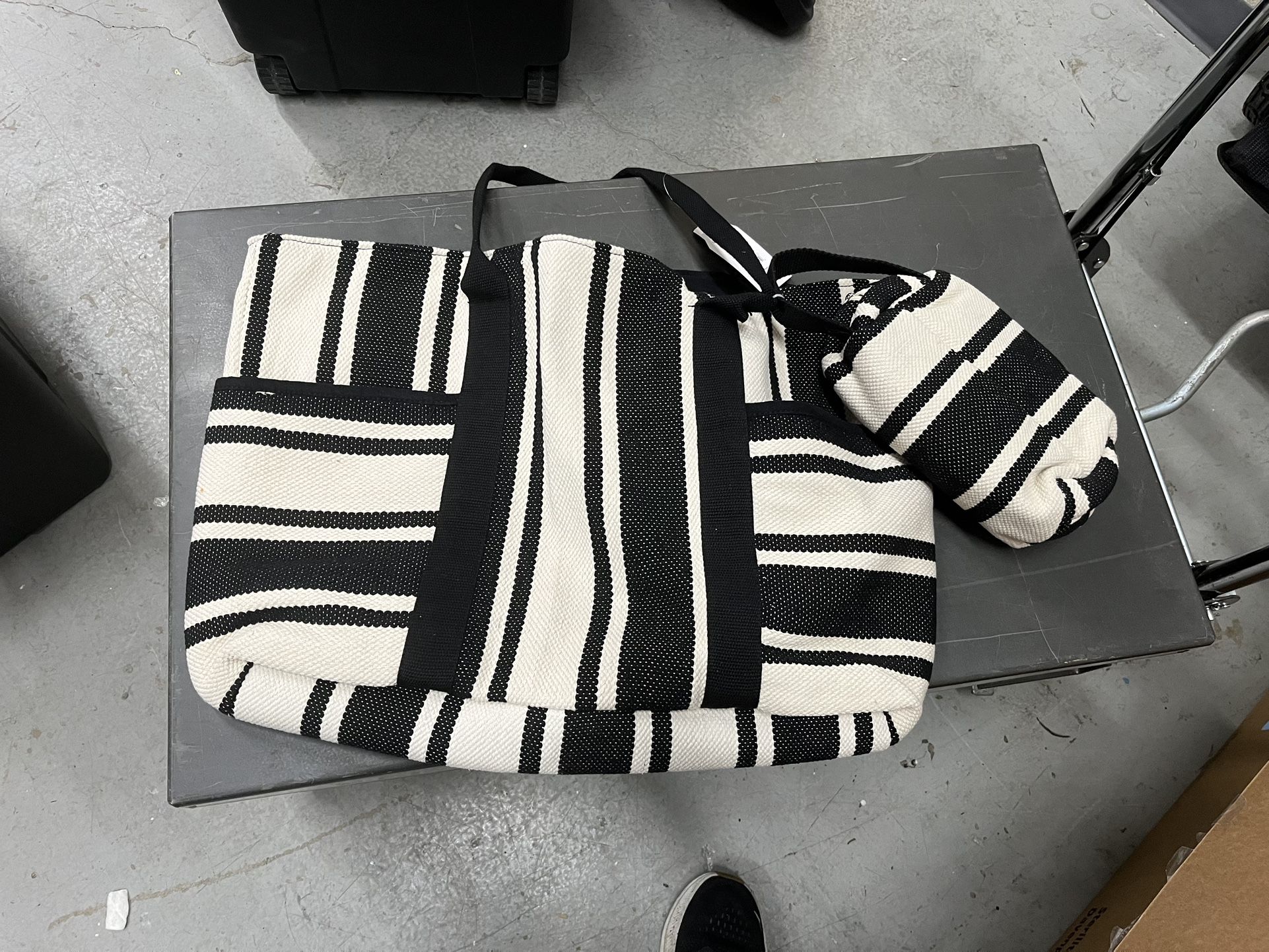BRAND NEW - Time and Tru Women's Pocket Tote Handbag and Matching Pouch - Black/White Stripes